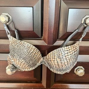 Victoria’s secret Miraculous Plunge Bra